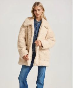 Loose fit faux fur jacket FBL010 123 01 Chalk