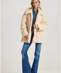 Loose fit faux fur jacket FBL010 123 01 Chalk (2)